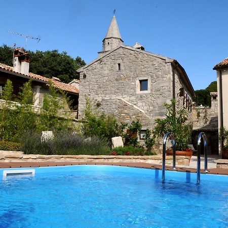 Holiday Homes Poli Svetega Antona Gračišće Rom bilde