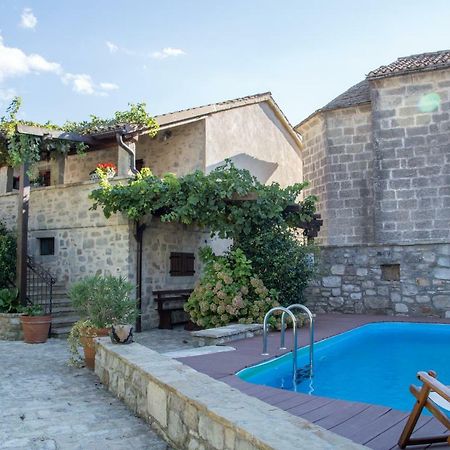 Holiday Homes Poli Svetega Antona Gračišće Eksteriør bilde