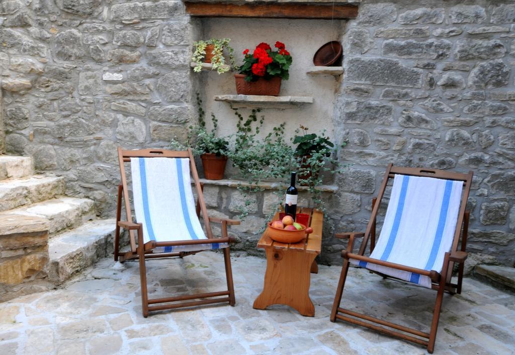 Holiday Homes Poli Svetega Antona Gračišće Rom bilde