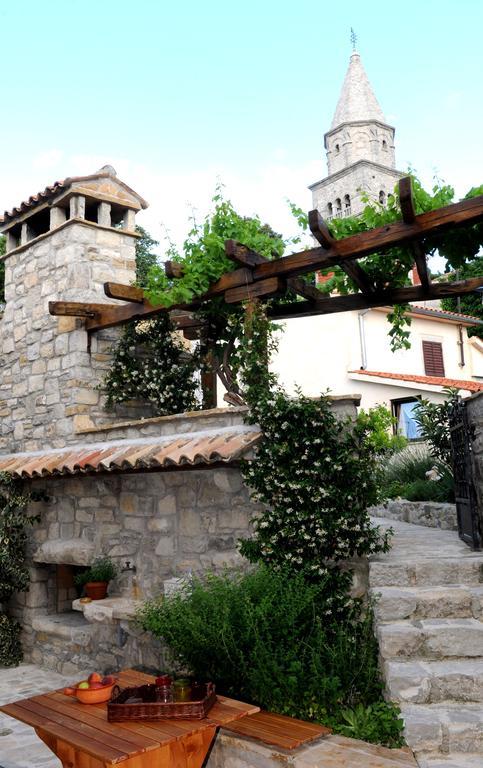 Holiday Homes Poli Svetega Antona Gračišće Eksteriør bilde