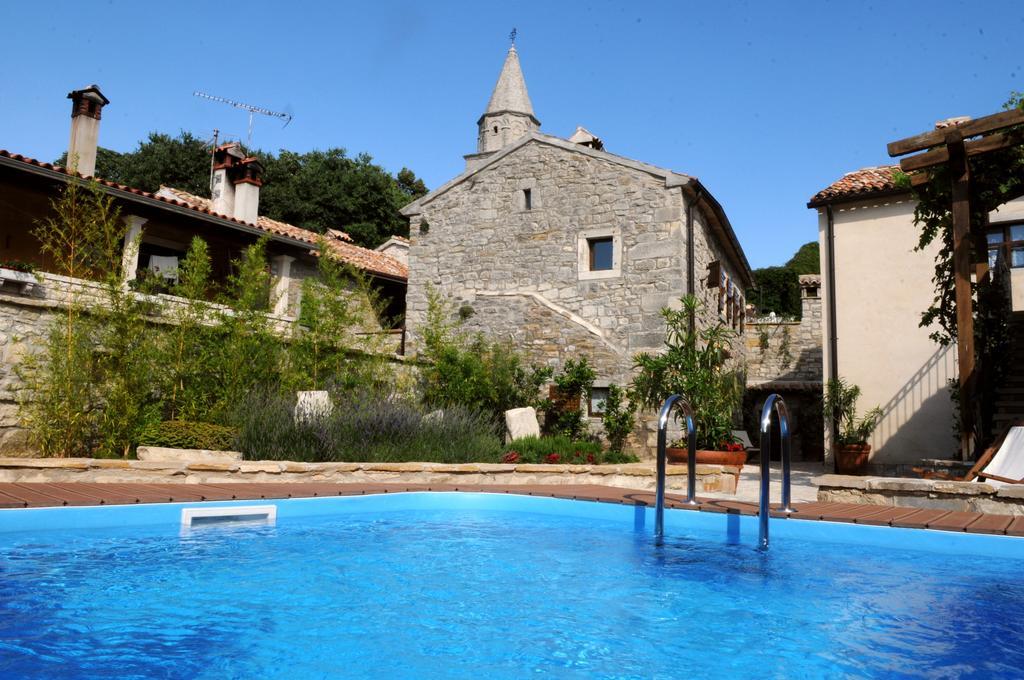 Holiday Homes Poli Svetega Antona Gračišće Rom bilde