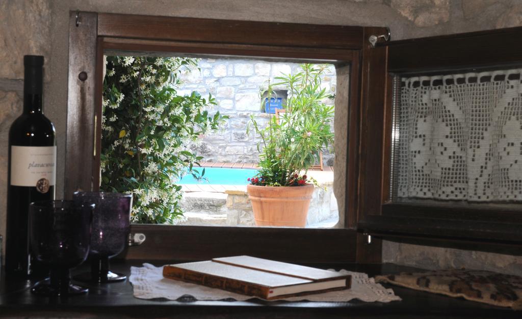 Holiday Homes Poli Svetega Antona Gračišće Rom bilde