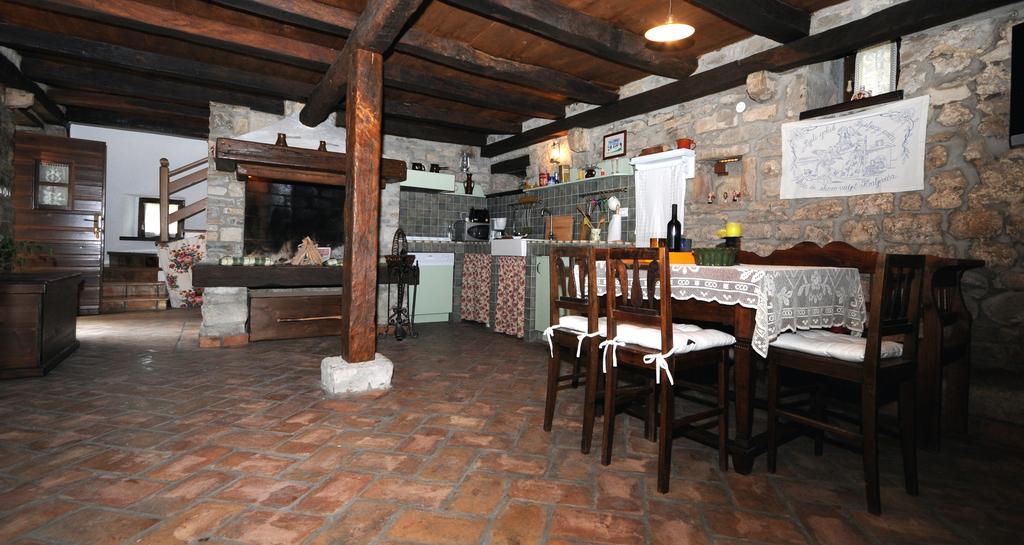 Holiday Homes Poli Svetega Antona Gračišće Eksteriør bilde