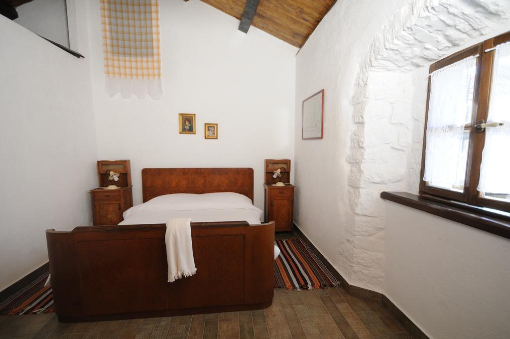Holiday Homes Poli Svetega Antona Gračišće Rom bilde