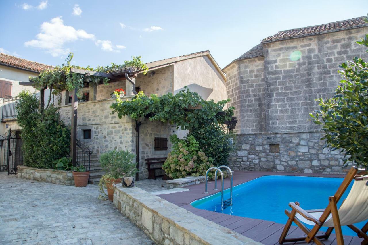 Holiday Homes Poli Svetega Antona Gračišće Eksteriør bilde